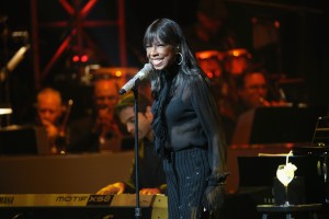 Singer Natalie Cole performs onstage during the SeriousFun Children's Network 2015 Los Angeles Gala: An Evening Of SeriousFun celebrating the legacy of Paul Newman on May 14, 2015, in Hollywood. (Credit: Imeh Akpanudosen/Getty Images for SeriousFun Children's Network)