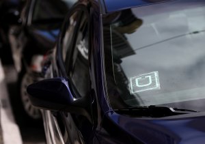 A sticker with the Uber logo is displayed in the window of a car on June 12, 2014, in San Francisco. (Credit: Justin Sullivan/Getty Images)
