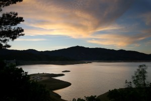 The sun sets over Shasta Lake August 30, 2014 in Shasta Lake, California. (Credit: Justin Sullivan/Getty Images)