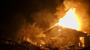 A home is destroyed by wildfire in Lake Isabella on June 23, 2016. (Credit: Marcus Yam / Los Angeles Times)
