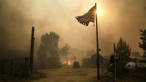 Fire engulfs homes along South Kelso Valley Road, in Weldon on June 24, 2016. (Credit: Marcus Yam / Los Angeles Times)