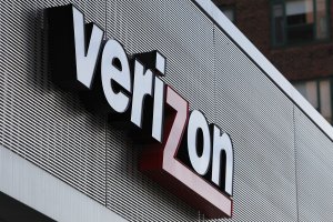 A Verizon sign hangs on a store October 26, 2009 in New York City. (Credit: Mario Tama/Getty Images)