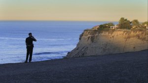 A Palos Verdes Estates police officer watches for trouble at Lunada Bay, where local surfers have clashed with outsiders. (Credit: Allen J. Schaben / Los Angeles Times)