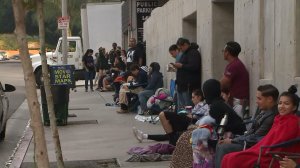Hundreds of Selena fans waited outside Madame Tussauds Hollywood for the unveiling of the Tejana singer’s wax figure on Aug. 30, 2016. (Credit: KTLA)
