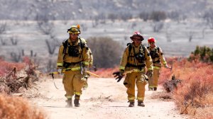 A hot and tired fire crew from Folsom marches back to the base after watching for hot spots at the Pilot fire near Silverwood Lake. (Credit: Mark Boster / Los Angeles Times)