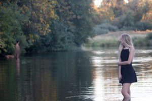 An Oregon teen thought the picturesque Willamette River would be the perfect backdrop for her senior photos. (Credit: Elena Nesbit)