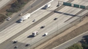 CHP officers pursue a stolen Toyota Camry on the eastbound 10 Freeway into Pomona on Sept. 26, 2016. (Credit: KTLA)