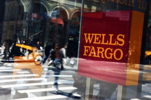 Pedestrians pass a Wells Fargo bank branch in lower Manhattan on April 15, 2016, in New York City. (Credit: Spencer Platt/Getty Images)