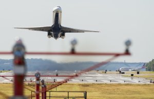 A Delta Airlines airplane takes off from Ronald Reagan Washington National Airport in Arlington, Virginia, August 15, 2016 (Credit: SAUL LOEB/AFP/Getty Images)