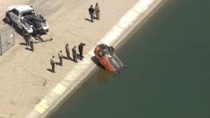 Authorities pull a car from the California Aqueduct in the Littlerock area on Sept. 9, 2016. (Credit: KTLA)