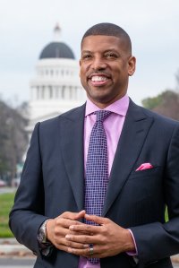 Sacramento mayor and former NBA star Kevin Johnson was hit in the face with a pie while attending a charity event on Sept. 21, 2016. (Credit: CNN)