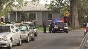 Police investigate a home-invasion robbery in Van Nuys on Sept. 19, 2016. (Credit: KTLA)