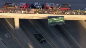 A hearse carrying Sgt. Steve Owen receives a salute on the 14 Freeway on Oct. 6, 2016. (Credit: KTLA)