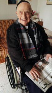 A picture taken on Jan. 21, 2016, shows Yisrael Kristal sitting in his home in the Israeli city of Haifa. (Credit: Shula Kopershtouk/AFP/Getty Images)