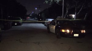 Authorities investigate a triple shooting in Compton on Nov. 22, 2016. (Credit: KTLA)