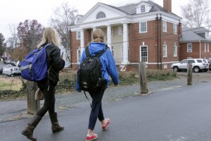 Students walk past the Phi Kappa Psi fraternity house on the University of Virginia campus on Dec. 6, 2014 in Charlottesville, Virginia. (Credit: Jay Paul/Getty Images)