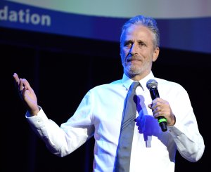 Jon Stewart performs on stage as The New York Comedy Festival and The Bob Woodruff Foundation present the 10th Annual Stand Up for Heroes event at The Theater at Madison Square Garden on November 1, 2016 in New York City. (Credit: Kevin Mazur/Getty Images for The Bob Woodruff Foundation)