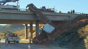 A big rig went over the side onto an embankment on the 14 Freeway in Acton on Nov. 30, 2016. (Credit: KTLA)