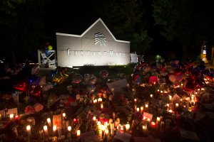 Candles are lit in front of the Cascade Mall on Sept. 26, 2016, in Burlington, Washington. (Credit: Karen Ducey / Getty Images)
