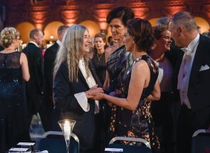 American singer Patti Smith, left, talks to Swedish conservative leader Anna Kinberg Batra, center, and U.S. ambassador Azita Rajis at the 2016 Nobel prize award banquet at the Stockholm City Hall on Dec. 10, 2016. (Credit: Jessica Gow / AFP / Getty Images)