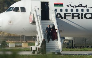 A picture taken on December 23, 2016 in Valletta, Malta, shows a crew member helping hostages to disembark from the Afriqiyah Airways A320 after it was hijacked from Libya. (Credit: MATTHEW MIRABELLI/AFP/Getty Images)