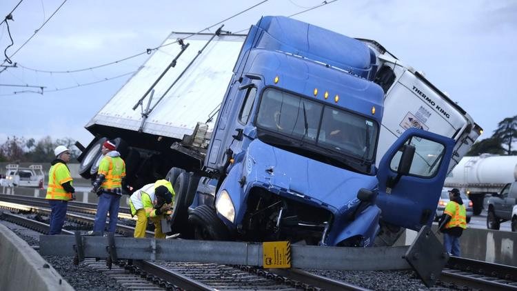 An overturned big rig on the eastbound 210 Freeway at Sierra Madre Boulevard stopped Metro gold line service Thursday morning in Pasadena. (Credit: Irfan Khan/Los Angeles Times)