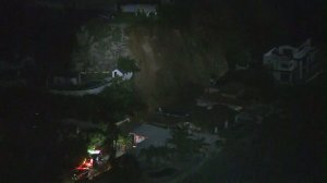 Firefighters respond to debris flows in the Hollywood Hills on Jan. 30, 2017. (Credit: KTLA)