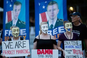 Protesters demonstrate in support of Bradley Manning on Aug. 21, 2013, in front of the White House in Washington, D.C. (Credit: T.J. Kirkpatrick/Getty Images)