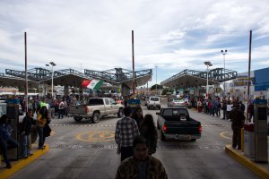 Protesters demonstrate in front of the customs posts at the El Chaparral border crossing on the U.S.-Mexico border in Tijuana on Jan. 7, 2017. (Credit: Guillermo Arias / AFP / Getty Images)