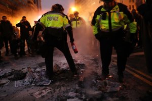 Police and demonstrators clash in downtown Washington after a limo was set on fire following the inauguration of President Donald Trump on Jan. 20, 2017, in Washington, D.C. (Credit: Spencer Platt/Getty Images)