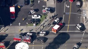 Police respond to a reported stabbing in Hollywood on Jan. 31, 2017. (Credit: KTLA)