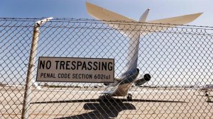 Santa Monica Airport will close in 2028, officials announced. (Credit: Al Seib / Los Angeles Times)