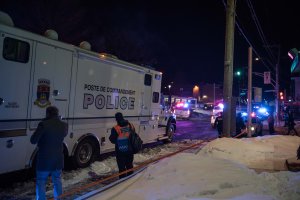 Canadian police officers respond to a shooting in a mosque at the Québec City Islamic cultural center on Jan. 29, 2017. (Credit: Alice Chiche /AFP/Getty Images)