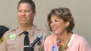 Sgt. Lyle Raymond and his wife, Mary talk about the Donate Life float during an event in Orange in Nov. 2016. (Credit: KTLA)