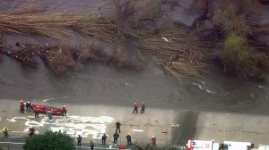 LAFD rescuers work to help a man stranded on an island in the middle of the Los Angeles River on Jan. 5, 2017. (Credit: KTLA)