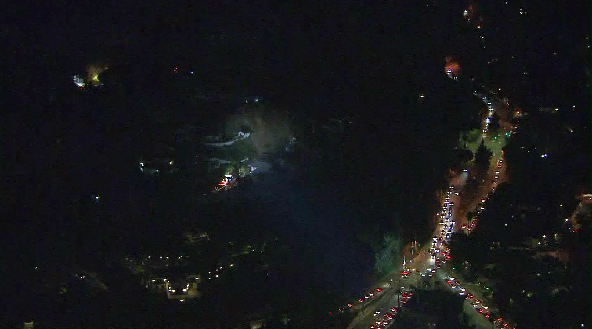 Traffic backs up as LAFD responds to debris flows in the Hollywood Hills on Jan. 30, 2017. (Credit: KTLA)