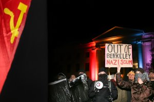 People protest controversial Breitbart writer Milo Yiannopoulos at UC Berkeley on February 1, 2017 in Berkeley. (Credit: Elijah Nouvelage/Getty Images)