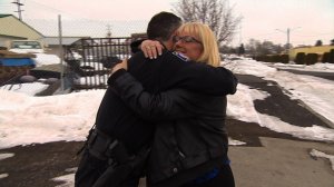 Officer Tim Schwering and a neighbor smashed the window of a car to pull out the trapped driver Navy veteran Kim Novak in Spokane, Washington. (Credit: CNN)