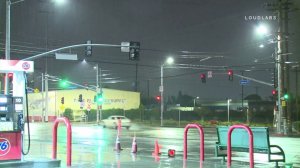 Rain comes down in the San Fernando Valley on Feb. 25, 2017. (Credit: Loudlabs)