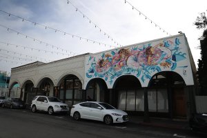 Murals adorn the exterior walls of a Snapchat office on February 8, 2017 in Venice, California. (Credit Justin Sullivan/Getty Images)