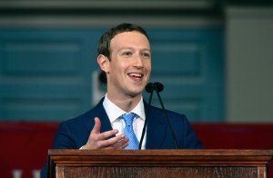 Facebook Founder and CEO Mark Zuckerberg speaks at Harvard University on May 25, 2017. (Credit: Paul Marotta/Getty Images)