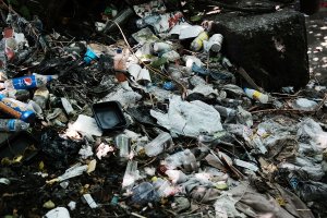 Clothes, trash and needles are left behind in what was a heroin shooting gallery in the Kensington section of Philadelphia, which has become a hub for heroin use, on July 31, 2017. (Credit: Spencer Platt / Getty Images)