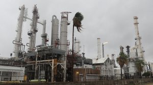 An oil refinery is seen on Aug. 25, 2017, in Corpus Christi, Texas just before getting hit by Harvey. (Credit: Joe Raedle/Getty Images)