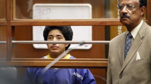 Jonathan Del Carmen, left, appears in Los Angeles Superior Court in 2015 with his attorney. (Credit: Al Seib / Los Angeles Times)