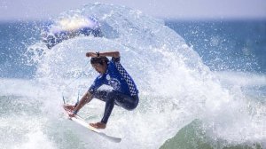 Kanoa Igarashi competes during the third round of the US Open of Surfing at Huntington Beach on Thursday. (Credit: Jabin Botsford / Los Angeles Times)