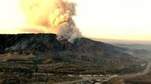 Smoke billows from the Canyon Fire on Sept. 26, 2017. (Credit: KTLA)