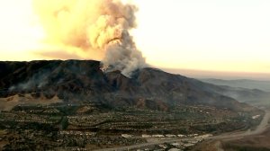 Smoke billows from the Canyon Fire on Sept. 26, 2017. (Credit: KTLA)