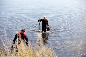 Members of The Danish Emergency Management Agency assist police in Copenhagen on Aug. 23, 2017, in search of missing body parts of journalist Kim Wall close to the site where her torso was found on, Aug. 21. (Credit: Martin Sylvest / AFP / Getty Images)