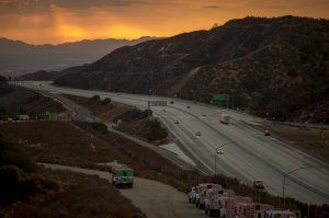 Traffic on the 210 freeway is allowed to resume for the first time since the start of the La Tuna Fire, as light rain showers pass over the burn areas on Sept. 3, 2017. (Credit: David McNew / Getty Images)