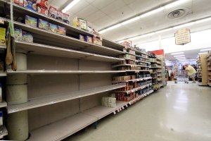 Grocery store shelves appear empty at the Winn Dixie on Sept. 7, 2017, in Tavernier, Florida. (Credit: Marc Serota/Getty Images)